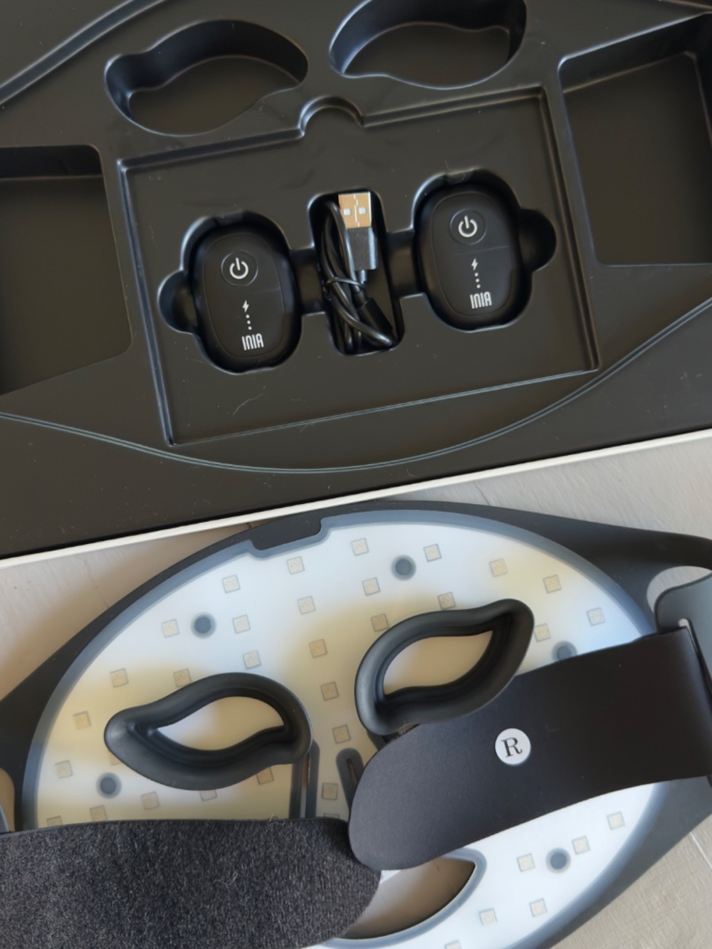 Currentbody LED Face Mask - Picture 3 of 4